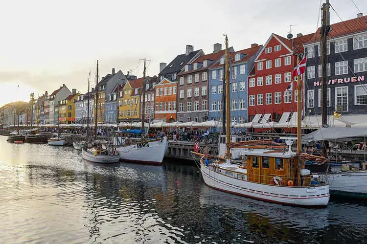 Kopenhagen, dänemark - 24. juni 2018: der nyhavn-kanal in kopenhagen auf dänemark