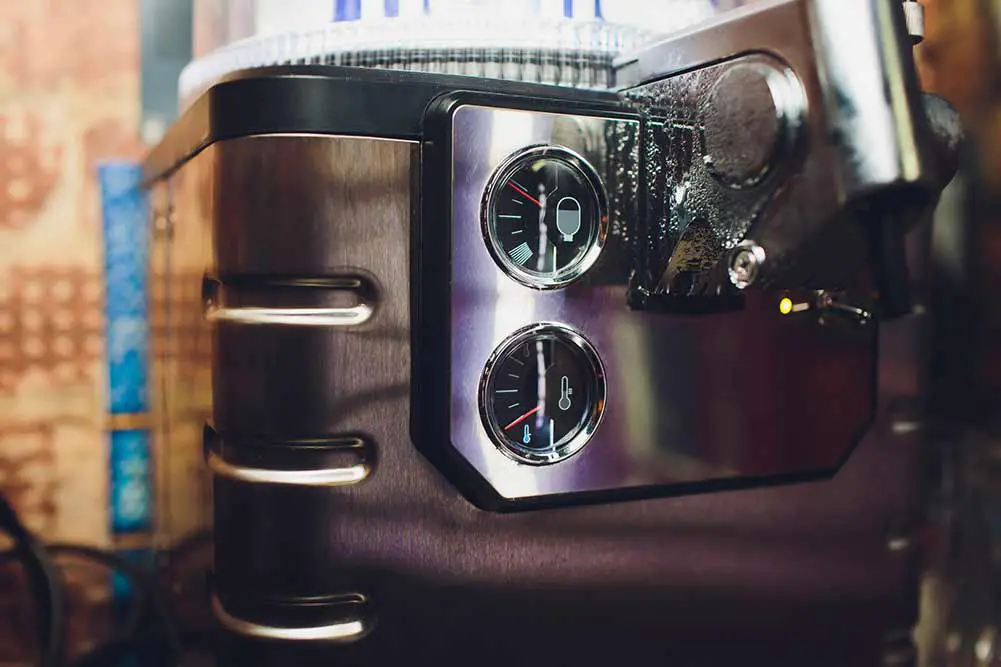 Thermometer kaffeemaschine ausrüstung café-industrie. nahansicht
