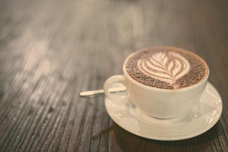Draufsicht auf kaffee caffe mocha, auch bekannt als mocaccino