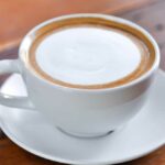 Heißer Flat White, heißer kaffee oder heißer latte