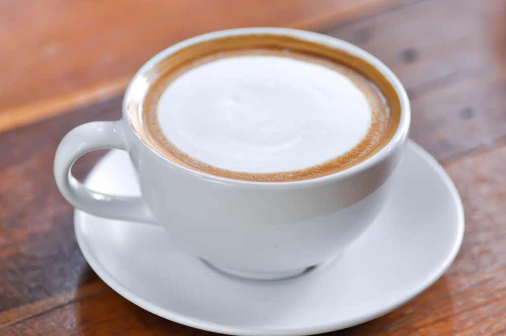 Heißer Flat White, heißer kaffee oder heißer latte